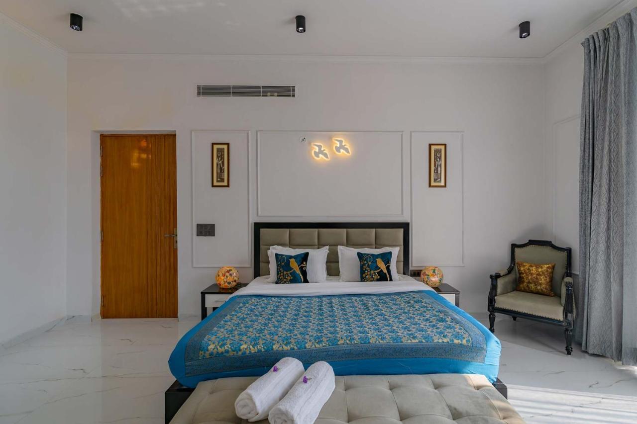 Stayvista At Le Blanc Escape W Outdoor Pool Sohna Exterior foto