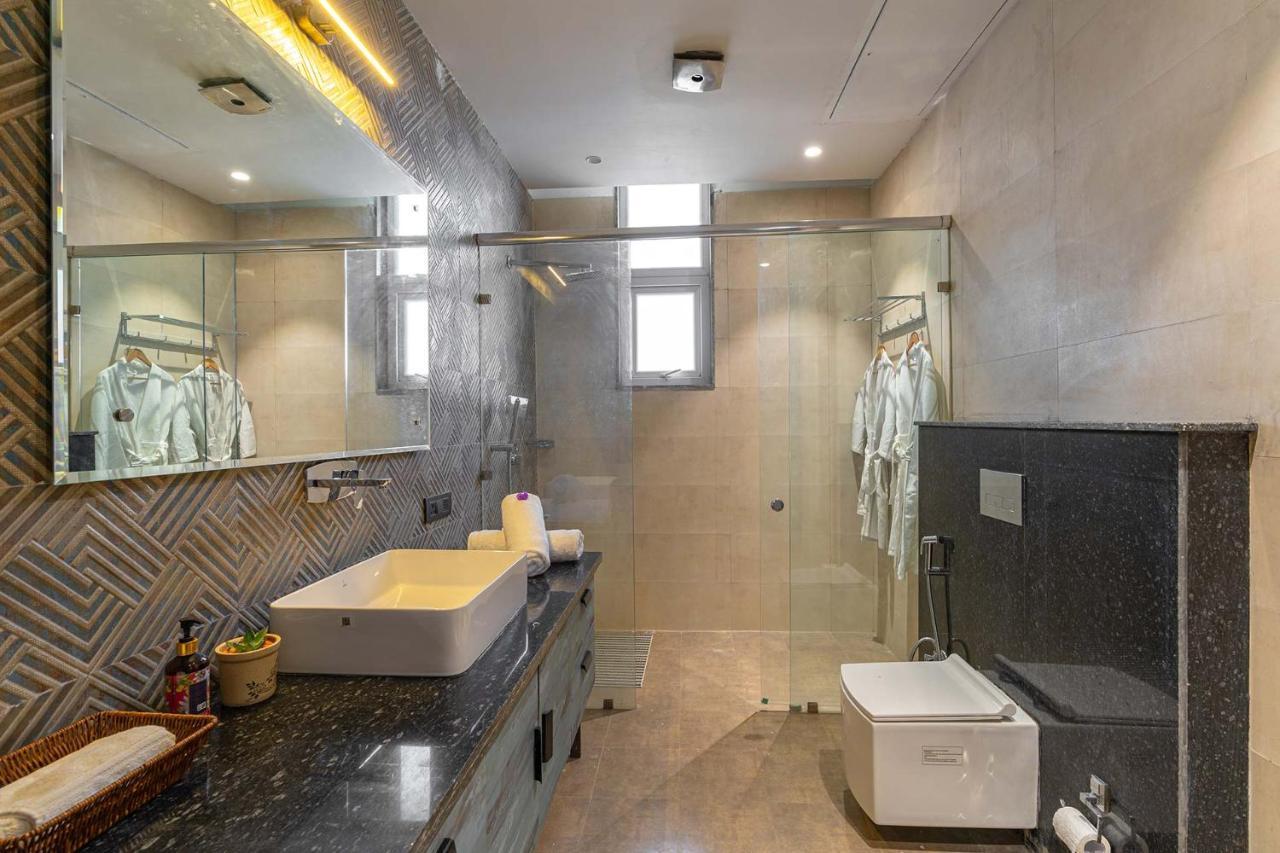 Stayvista At Le Blanc Escape W Outdoor Pool Sohna Exterior foto